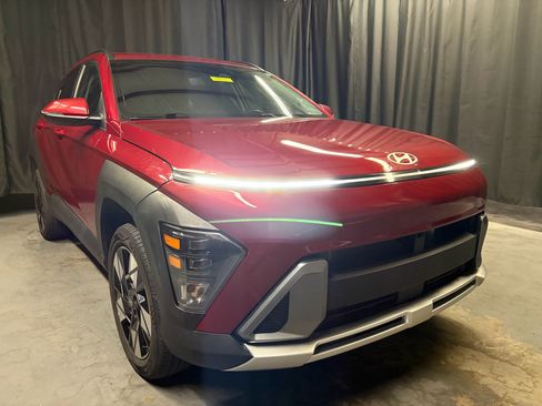 Used 2025 Hyundai Kona SEL AWD/4WD image 3