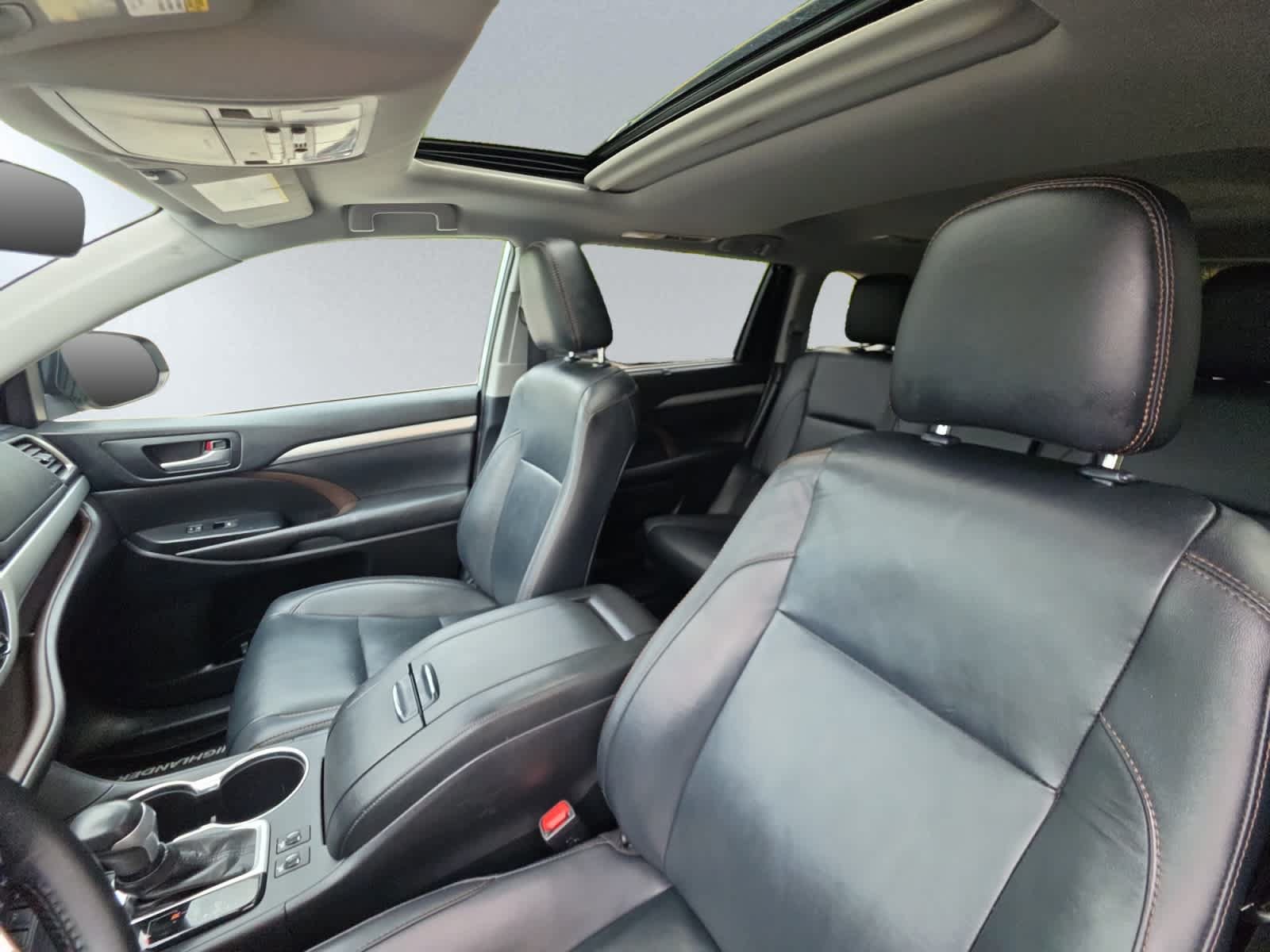 Used 2019 Toyota Highlander XLE AWD/4WD image 13