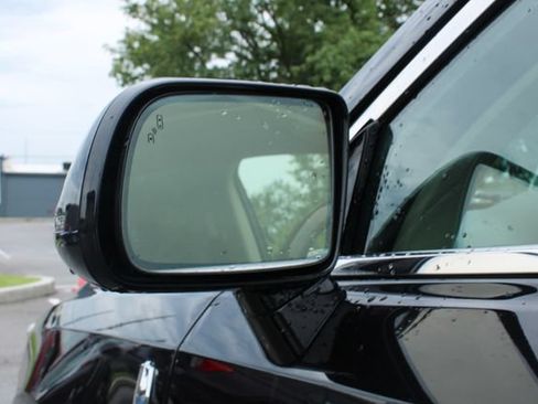 Used 2019 Lincoln MKT AWD image 8