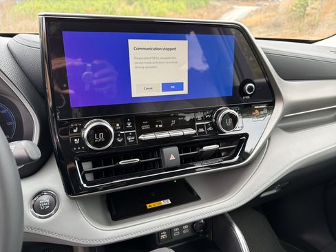 Used 2023 Toyota Highlander Limited image 28