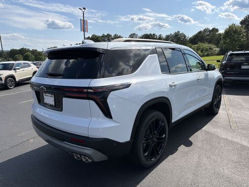 New 2026 Chevrolet Traverse LT w/ LPO, Cargo Package FWD image 5