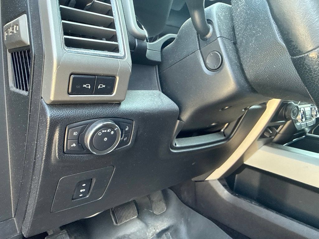 Used 2016 Ford F150 Lariat w/ Equipment Group 502A Luxury AWD/4WD image 8