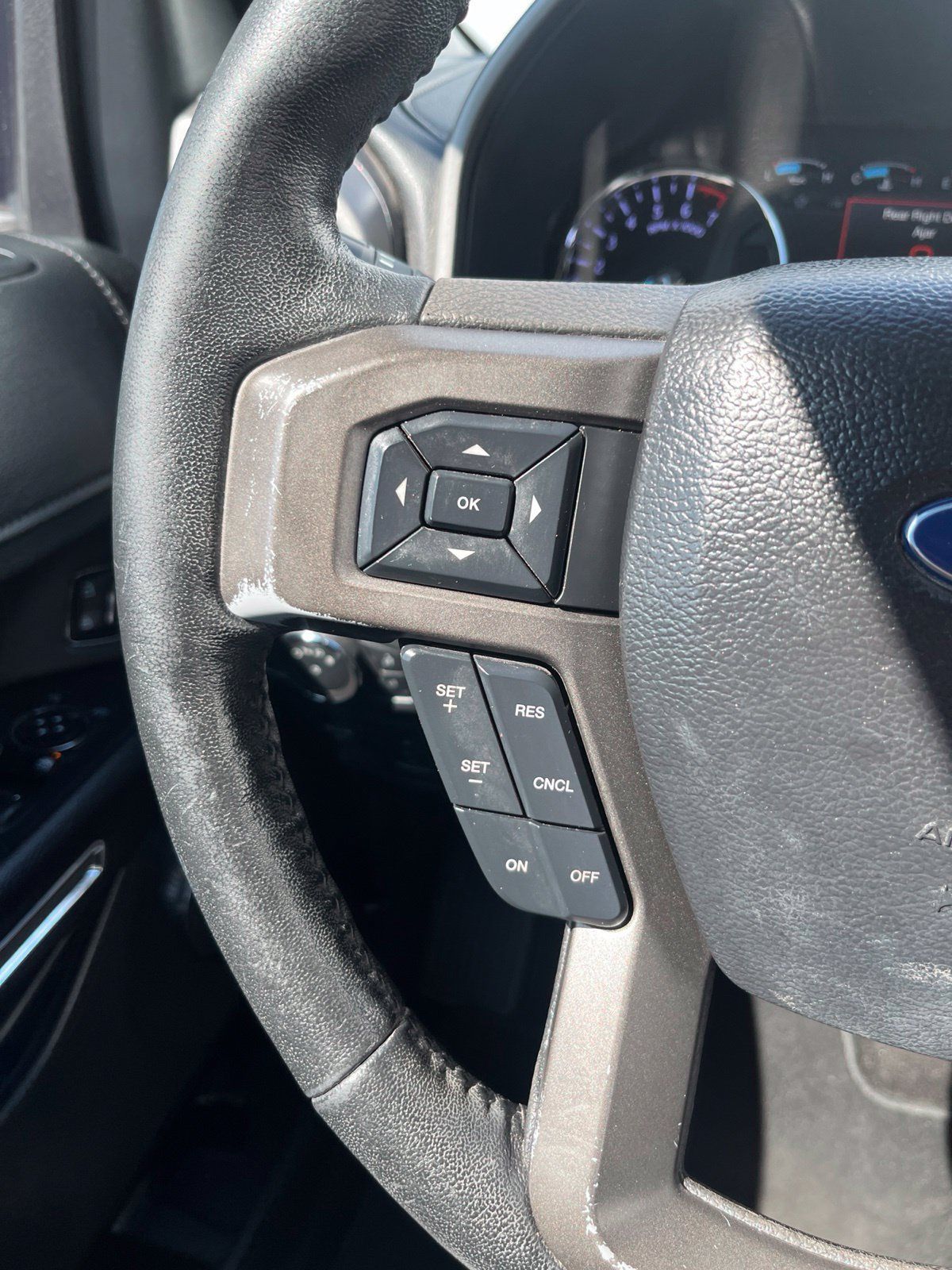 Used 2018 Ford Expedition XLT w/ Equipment Group 202A RWD image 20