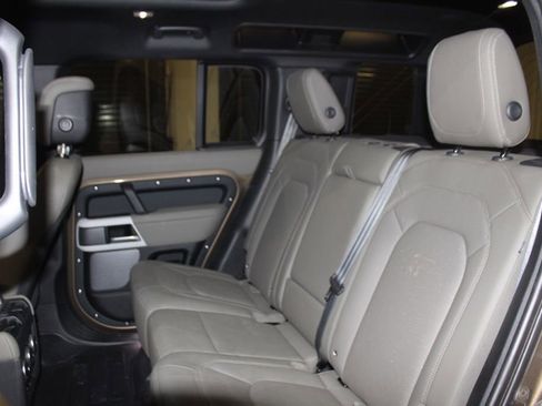 Used 2024 Land Rover Defender 110 SE AWD/4WD image 31