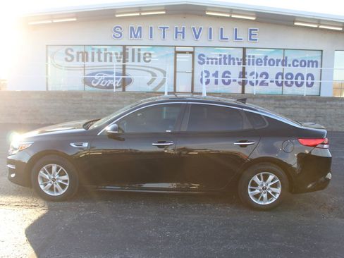 Used 2018 Kia Optima LX image 2