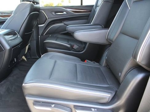 Used 2023 Cadillac Escalade Premium Luxury AWD/4WD image 40