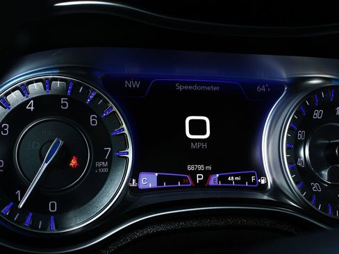 Used 2022 Chrysler 300 Touring w/ Sport Appearance Package image 25