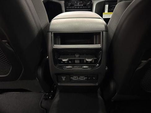 New 2025 Jeep Grand Cherokee Limited w/ Luxury Tech Group II AWD/4WD image 39