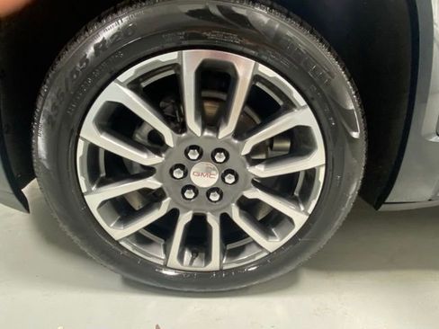 Used 2022 GMC Acadia Denali w/ Denali Ultimate Package AWD/4WD image 5