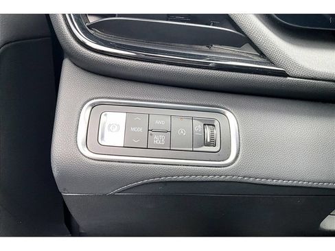 Used 2025 Buick Enclave Preferred AWD/4WD image 16