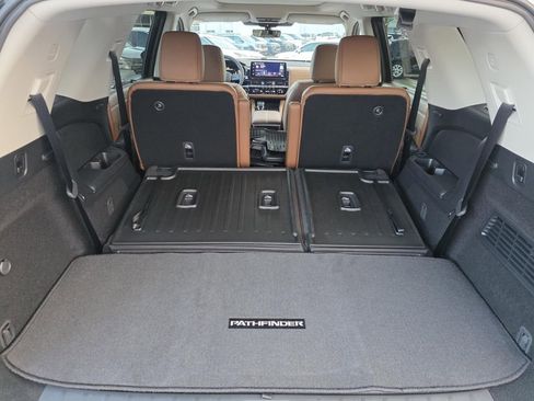 New 2026 Nissan Pathfinder Platinum image 14