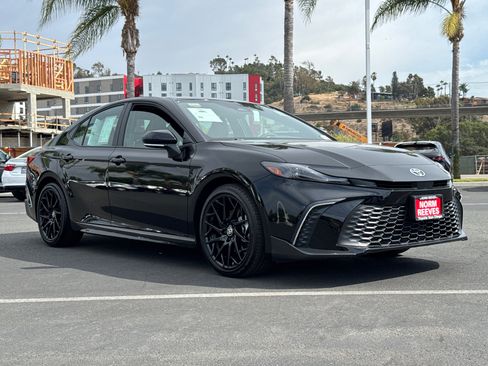 Used 2026 Toyota Camry SE w/ Convenience Package FWD image 4