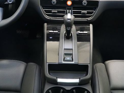 Certified 2026 Porsche Macan Turbo AWD/4WD image 20