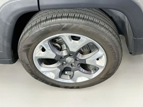 Used 2019 Jeep Compass Limited FWD image 11