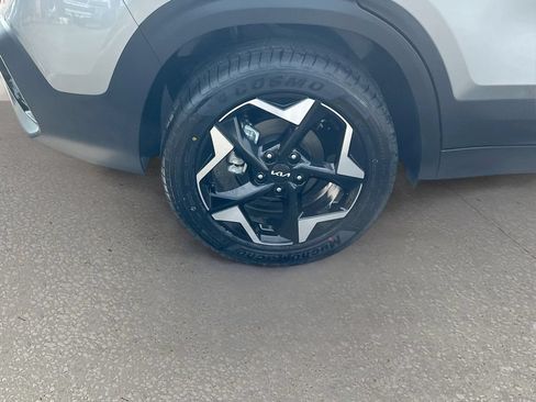 Certified 2024 Kia Seltos EX FWD image 30