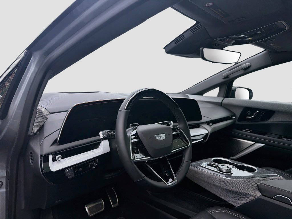 Certified 2025 Cadillac Optiq Luxury 2 AWD/4WD image 9