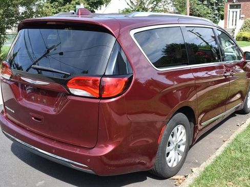 Used 2025 Chrysler Pacifica Select FWD image 5
