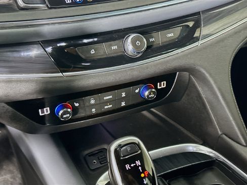 Used 2020 Buick Enclave Essence FWD image 23