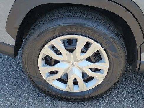 Used 2025 Toyota Corolla Cross L FWD image 6