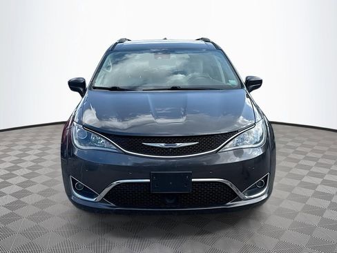 Used 2017 Chrysler Pacifica Touring-L Plus w/ Advanced Safetytec Group FWD image 2