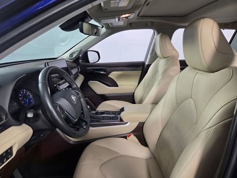 Used 2021 Toyota Highlander Limited image 16
