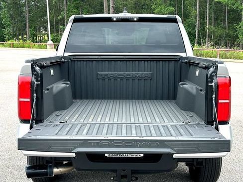 Certified 2025 Toyota Tacoma SR5 AWD/4WD image 31