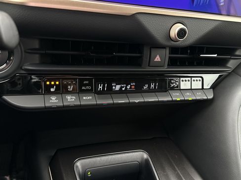 Used 2024 Toyota Crown Limited image 19