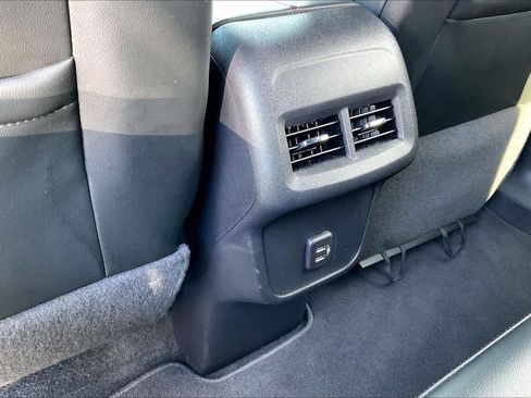 Used 2023 Chevrolet Equinox RS FWD image 33
