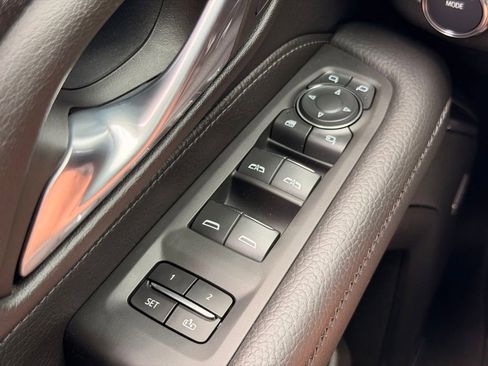 Used 2024 GMC Yukon XL Denali RWD image 29