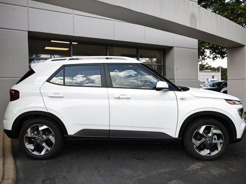 Certified 2025 Hyundai Venue SEL FWD image 4