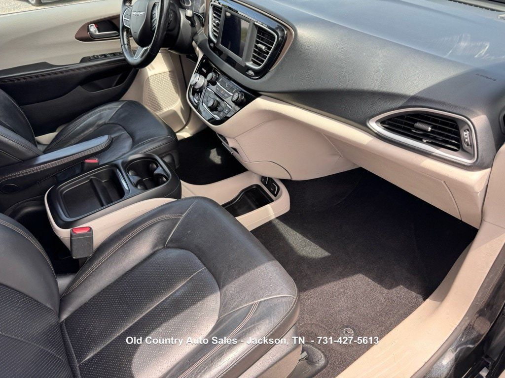 Used 2019 Chrysler Pacifica Touring-L FWD image 16