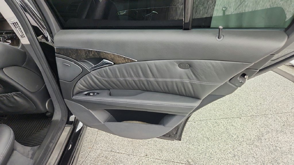 Used 2005 Mercedes-Benz E 55 AMG Sedan image 29