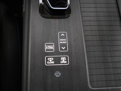 Used 2024 Nissan Ariya AWD image 25