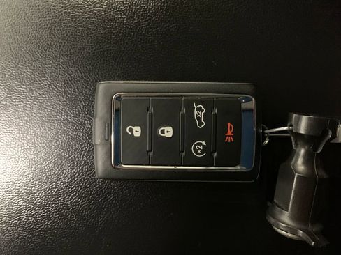 Used 2022 Jeep Grand Cherokee L Limited image 33