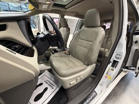 Used 2019 Toyota Sienna XLE image 10