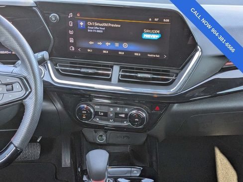 Used 2025 Chevrolet Trax RS w/ Sunroof Package FWD image 18