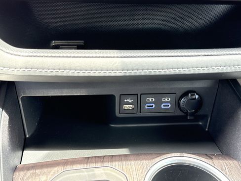 Used 2022 Toyota Highlander Limited FWD image 30
