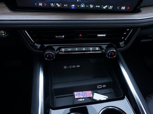 New 2026 Chevrolet Suburban High Country image 17