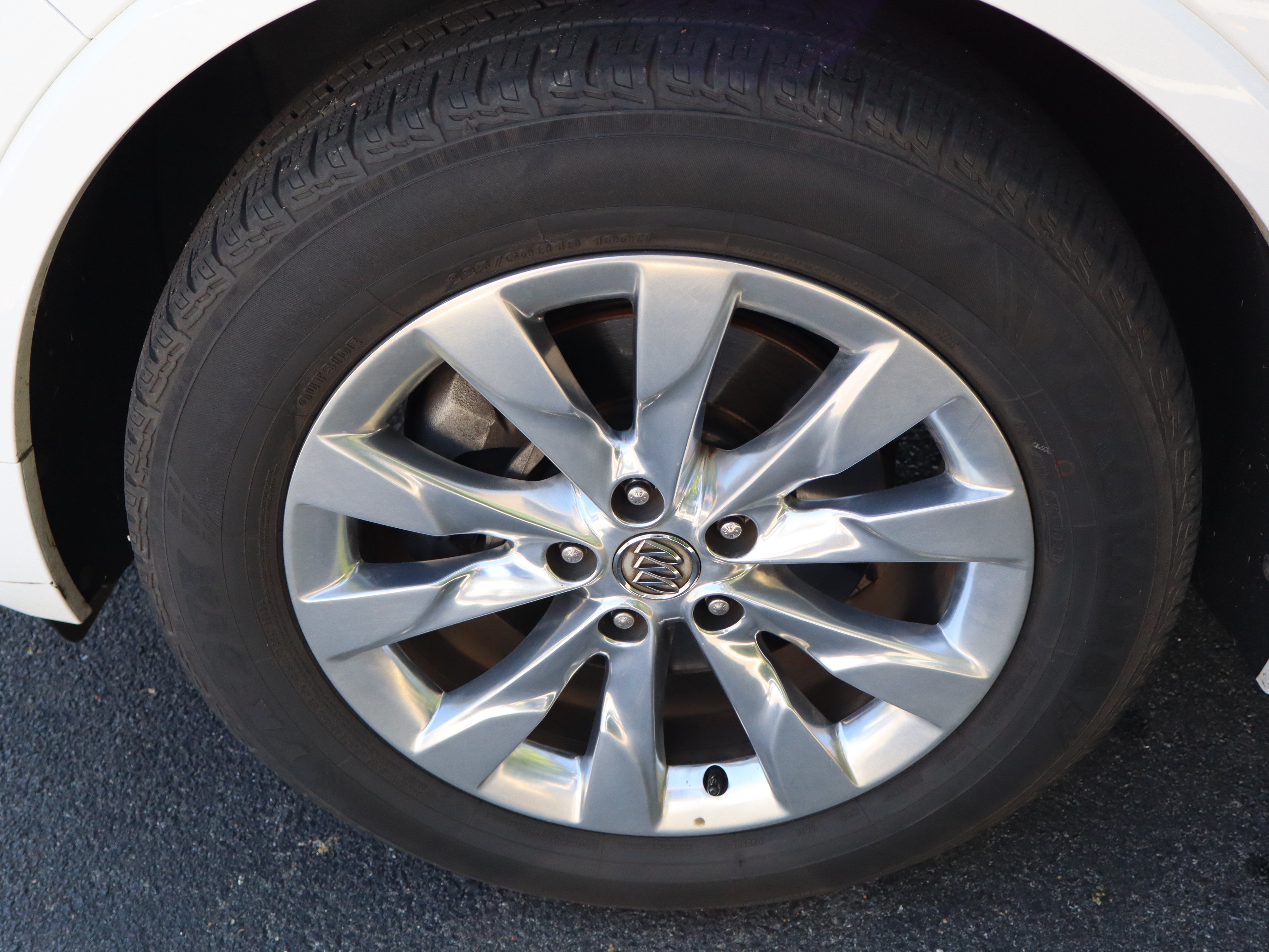 Used 2018 Buick Envision Essence FWD image 15
