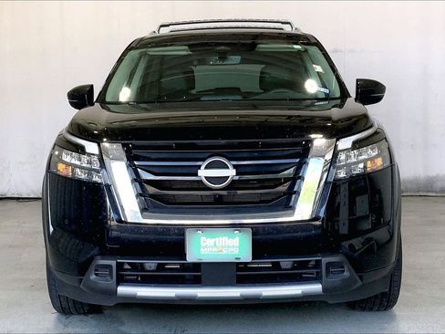 Used 2025 Nissan Pathfinder SL FWD image 3