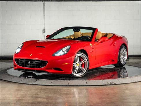 Used 2013 Ferrari California RWD image 1