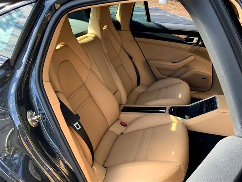 Used 2018 Porsche Panamera RWD image 20