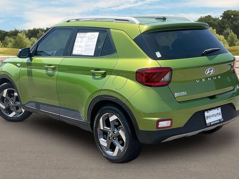 Used 2023 Hyundai Venue SEL FWD image 11