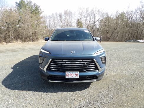 Used 2025 Buick Enclave Preferred image 2