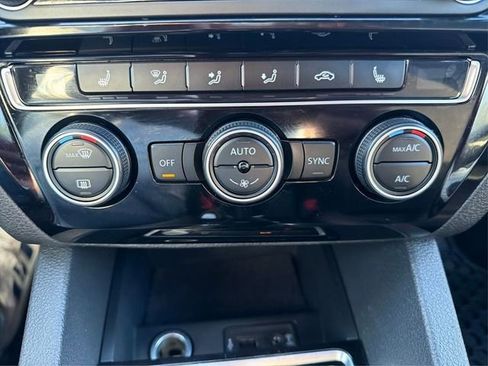 Used 2017 Volkswagen Jetta GLI image 30