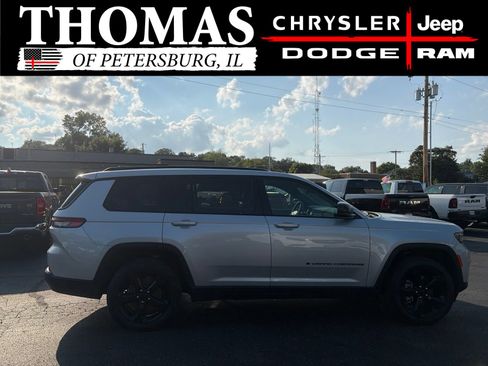Used 2025 Jeep Grand Cherokee L Limited w/ Black Appearance Package AWD/4WD image 8
