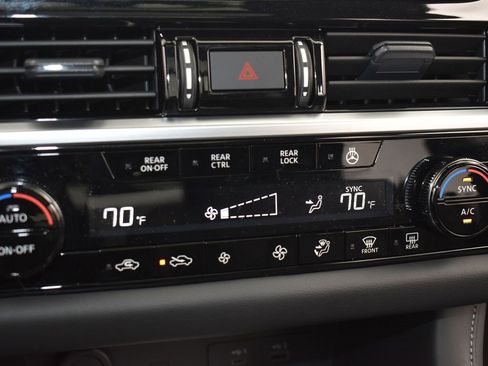 Certified 2025 Nissan Pathfinder SL w/ SL Premium Package image 10