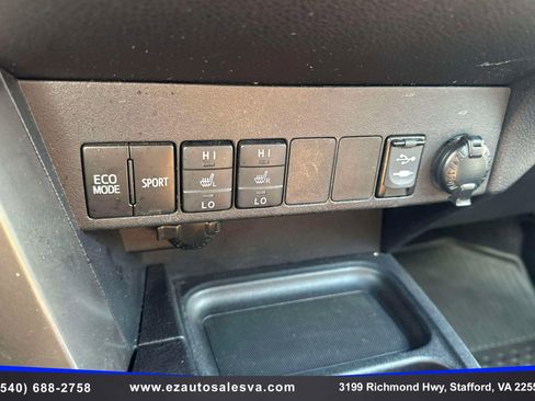 Used 2017 Toyota RAV4 SE image 28