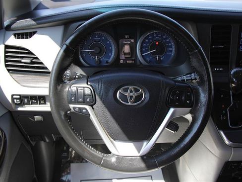 Used 2017 Toyota Sienna XLE Premium AWD/4WD image 29