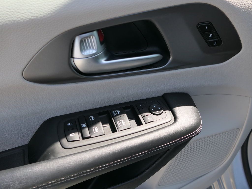 Certified 2023 Chrysler Pacifica Touring-L FWD image 14